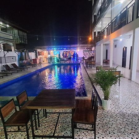 Vang Vieng Santara Backpackers Hostel エクステリア 写真