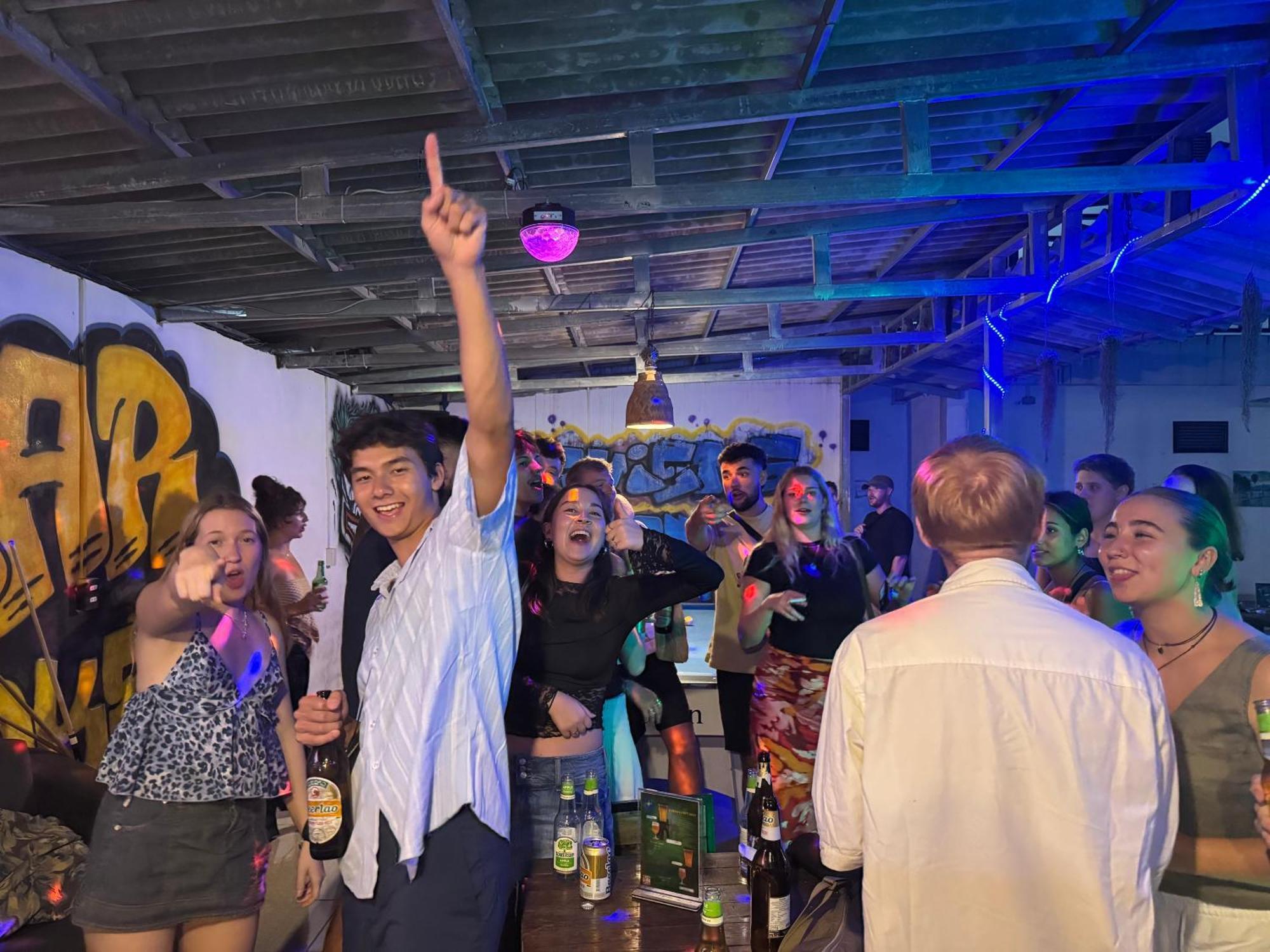 Vang Vieng Backpackers Hostel ヴァンヴィエン エクステリア 写真