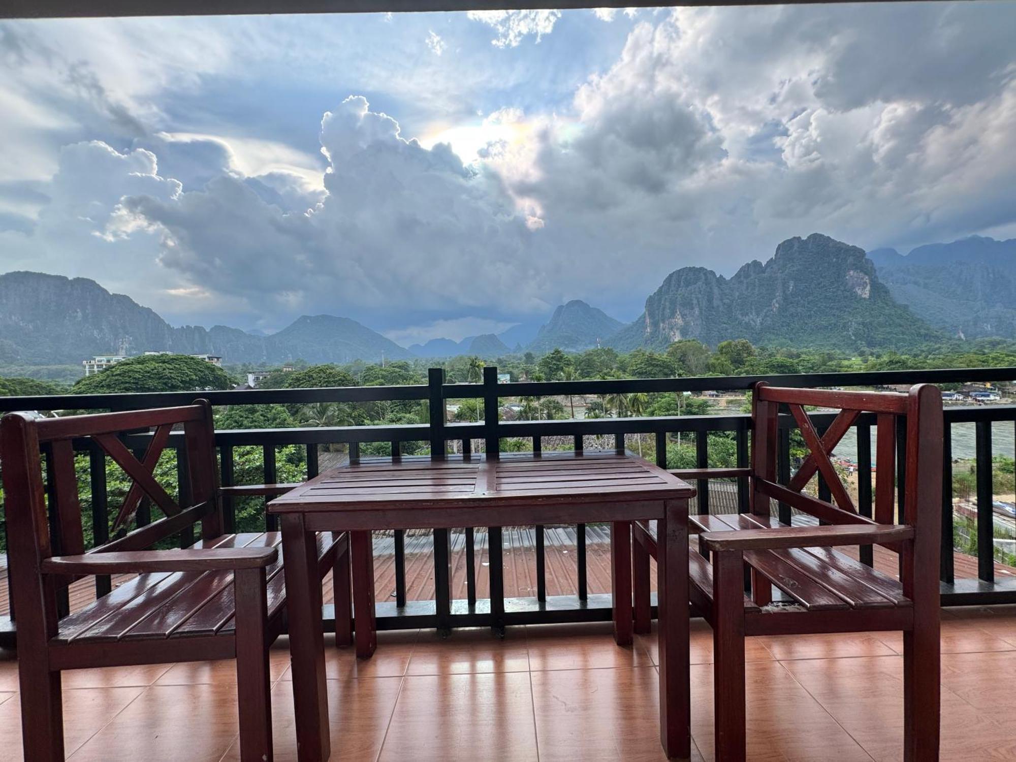 Vang Vieng Santara Backpackers Hostel エクステリア 写真